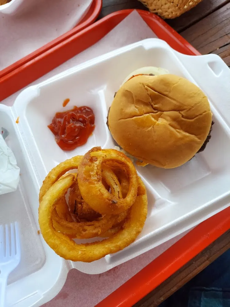 Cheeseburger with Onion Rings